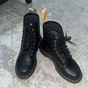 Doc Martens size 9 leather boots